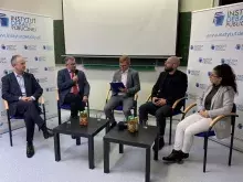 Dziekan Wydziału Nauk Społecznych doktor habilitowany Tadeusz Dmochowski, profesor Uniwersytetu Gdańskiego, doktor Jarosław Och,