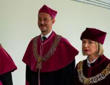 fot. 5 Orszak Rady Wydziału, na I planie Dziekan WNS oraz pani prorektor ds. Współpracy i Rozwoju