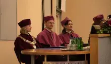 fot. 10 Za stołem: Pani Prorektor i prodziekani: Radosław Kossakowski i Barbara Kijewska