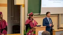 fot. 22 ślubowanie: przemawia prodziekan ds. studenckich, dra Barbara Kijewska