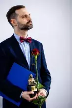 dr Konrad Knoch z Nagrądą "Nauczyciel roku" im. K. C. Mrongowiusza, fot. Alan Stocki