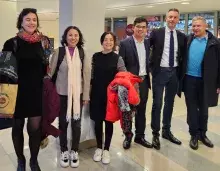 dr hab. Joanna Różycka-Tran, prof. UG, delegacja z Wietnamu, dziekan WNS - prof. dr hab. Michał Harciarek, dr Adam Jagiełło-Rusiłowski w holu WNS