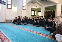 Wizyta studentów dziennikarstwa w meczecie 