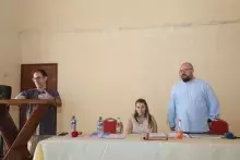 Dr Bień i Dr Gierszewska prezentujący przed studentami