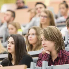 Studenci na spotkaniu z T. Sikorą