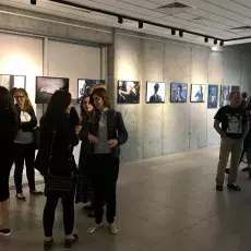studenci na wernisażu